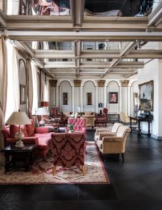 Posezení v ubytování Althoff Hotel Fürstenhof