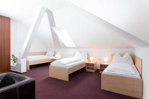 Postel nebo postele na pokoji v ubytování SISI Pension + 34 fotografií
