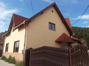 Afbeelding uit fotogalerij van Egyszerű és nagyszerű Hostel in Gheorgheni