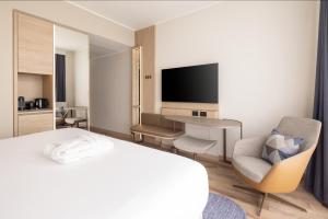 Телевизор и/или развлекательный центр в Courtyard by Marriott Milano Linate