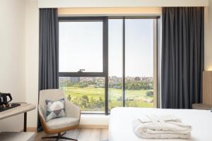 Кровать или кровати в номере Courtyard by Marriott Milano Linate
