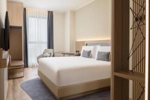 Кровать или кровати в номере Courtyard by Marriott Milano Linate