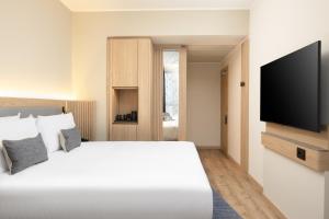 Телевизор и/или развлекательный центр в Courtyard by Marriott Milano Linate