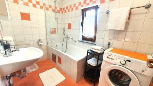 Ein Badezimmer in der Unterkunft Apartments Villa Tre Marie