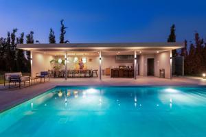 Πισίνα στο ή κοντά στο Villa Nikoli