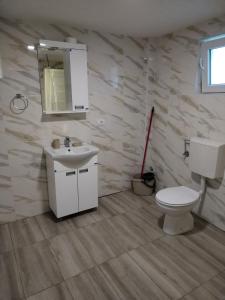 Koupelna v ubytování HiT apartmani Pačir 4&5