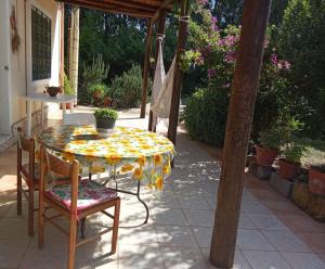 a table and chairs sitting on a patio at Isuedda in Marrùbiu