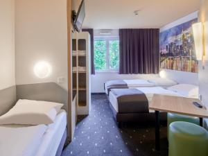 Postel nebo postele na pokoji v ubytování B&B HOTEL Frankfurt City-Ost