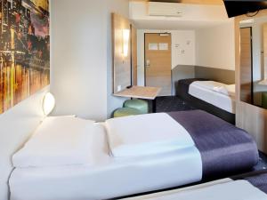 Postel nebo postele na pokoji v ubytování B&B HOTEL Frankfurt City-Ost