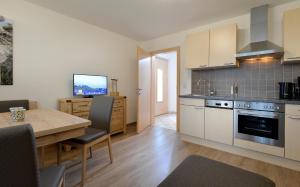 Kuchyňa alebo kuchynka v ubytovaní Appartement Ortner