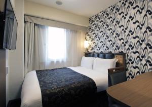 Katil atau katil-katil dalam bilik di APA Hotel Nambakita Shinsaibashi Ekimae
