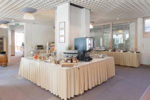 Hotel Delfino Lugano餐厅或其他用餐的地方