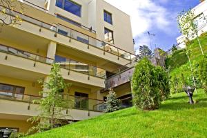 Κήπος έξω από το With a view Residence 2 - Two Bedroom Deluxe Apartament with Terrace and City View