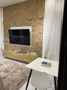 TV a/nebo společenská místnost v ubytování DONNA Lux