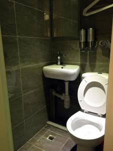 Ένα μπάνιο στο 香港金門賓館 KamMun Guest House