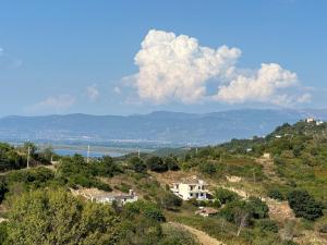a house on a hill with a view of the ocean at Hotel Restorant Anxhelo in Draç