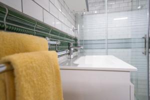 a bathroom with a sink and a mirror and towels at Casa Rural da Eva in Santa Cruz de Tenerife +32 photos