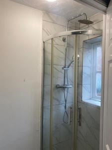 Phòng tắm tại london 14 shaw road se22 8dp +8 ảnh