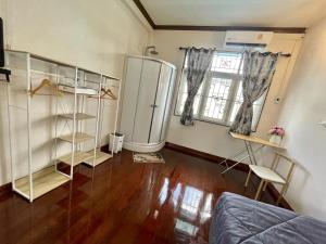Kuchyň nebo kuchyňský kout v ubytování 2B Cozy Hostel ตรัง