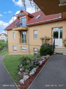 Budova, v ktorej sa apartmán nachádza
