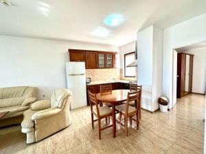 Kuchyň nebo kuchyňský kout v ubytování Аpartments Comfort -Marina Cape