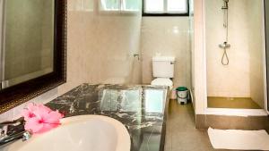 Bilik mandi di Villa Hortensia +69 gambar