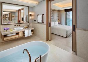 Postel nebo postele na pokoji v ubytování Mandarin Oriental, Muscat