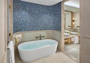 Koupelna v ubytování Mandarin Oriental, Muscat