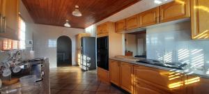 Nhà bếp/bếp nhỏ tại Ivy Cottage on Random Rocks Farm