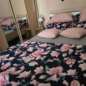a bedroom with two beds with a floral bed spread at Apartament ,,Kraina Alicji'' in Wałbrzych
