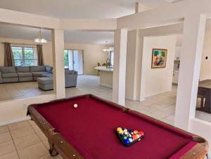Χώρος καθιστικού στο Spacious Family Retreat - Pet Friendly