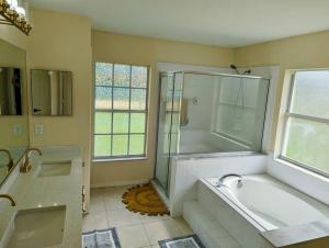 Ένα μπάνιο στο Spacious Family Retreat - Pet Friendly +9 φωτογραφίες