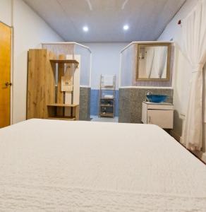 Cama ou camas em um quarto em Puesta del Sol Guest House