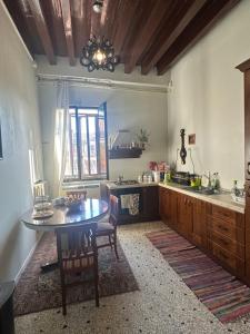 a kitchen with a table and a dining room at Rosa apartment in Venice