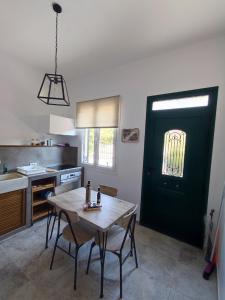 Φωτογραφία από το άλμπουμ του Το σπίτι με τις βουκαμβίλιες στην Αγία Ευφημία