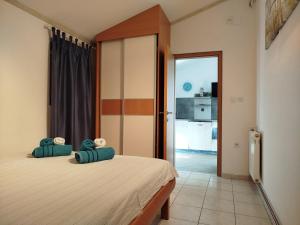 Postel nebo postele na pokoji v ubytování Sweet Apartment With Private Pool Lori Ankaran