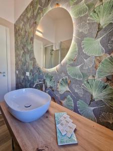 a bathroom with a bowl sink and a mirror at Casa Adelina by TraMonti Apartments in Poggio Picenze