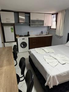 Kuchyň nebo kuchyňský kout v ubytování AWWA APART HOTEL