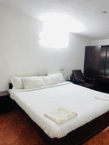 Postel nebo postele na pokoji v ubytování Tulips Kodai