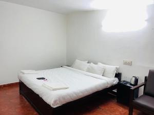 Postel nebo postele na pokoji v ubytování Tulips Kodai
