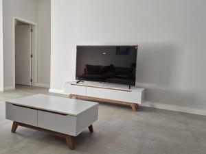 TV a/nebo společenská místnost v ubytování Uptamarin B1