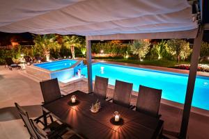 Gallery image of Sunset Poolfield Villa in Sinj