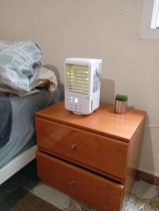 Postel nebo postele na pokoji v ubytování Großes modernes Zimmer "Silber" für 2 Personen und Katzenliebhaber