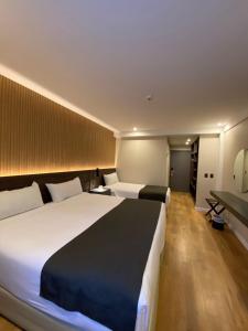Cama ou camas em um quarto em Hotel Canal Beagle