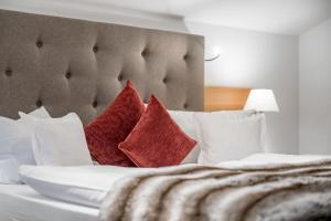 Postel nebo postele na pokoji v ubytování Ruhpoldinger Hof - Hotel & Wellness
