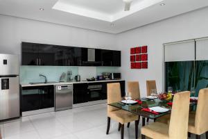 Dapur atau dapur kecil di Wave Heaven Villa in Rawai