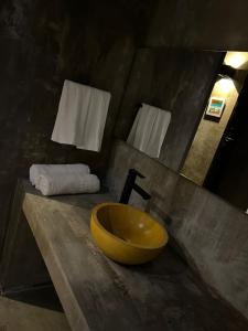 Un baño de Enseada do Gancho - Aluguel de Lofts e Espaços para Eventos e Casamentos