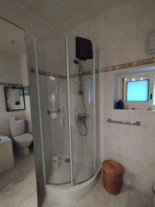 a bathroom with a shower and a toilet at Vue de rêve sur lagune de mer in Bages +60 photos