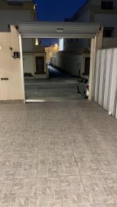 a garage with a car parked inside of it at شقة غرفتين ومدخل سيارة دور ارضي الضيافة in Khamis Mushayt +3 photos