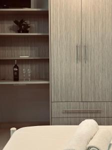 Una cama o camas en una habitación de Zante Heart 1 Bedroom Apartment